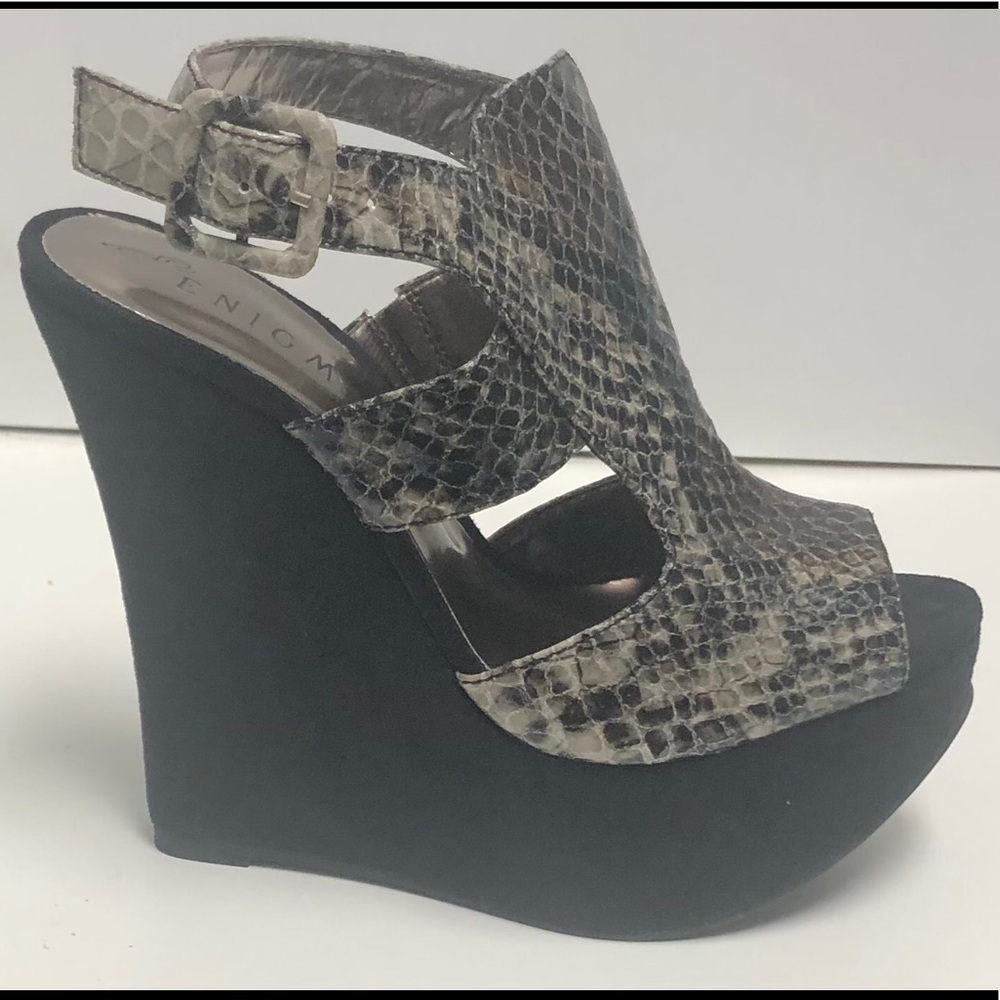Ladies shoes